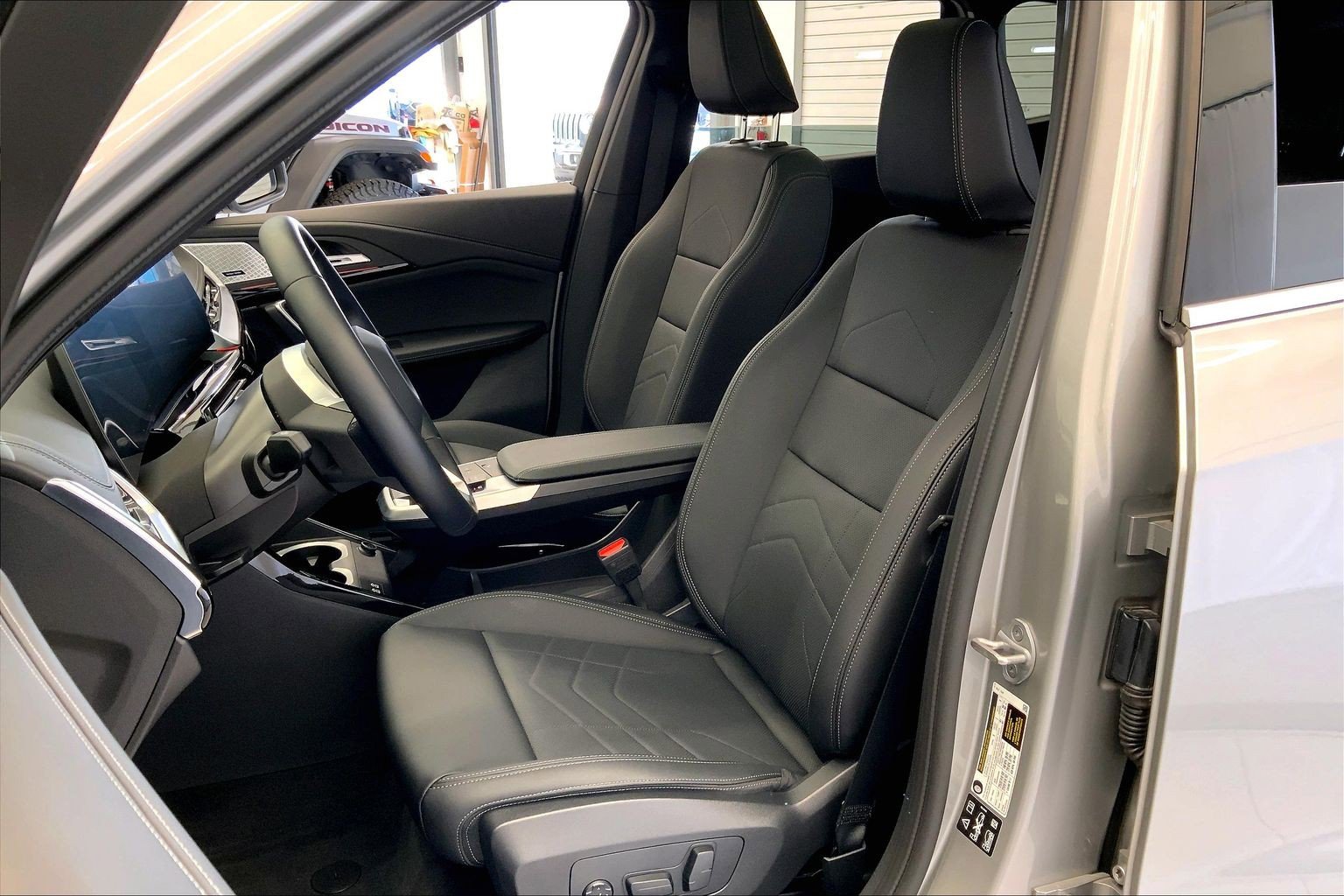 Used 2025 BMW X1 xDrive28i AWD/4WD image 4