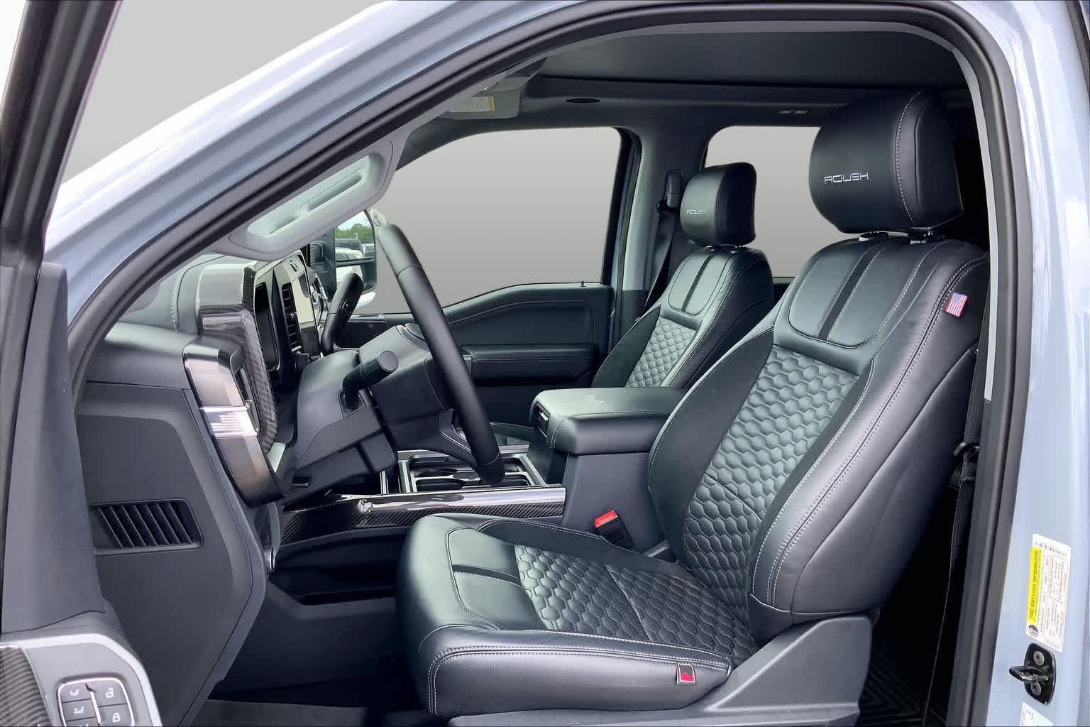 New 2026 Ford F250 Lariat w/ Black Appearance Package AWD/4WD image 9