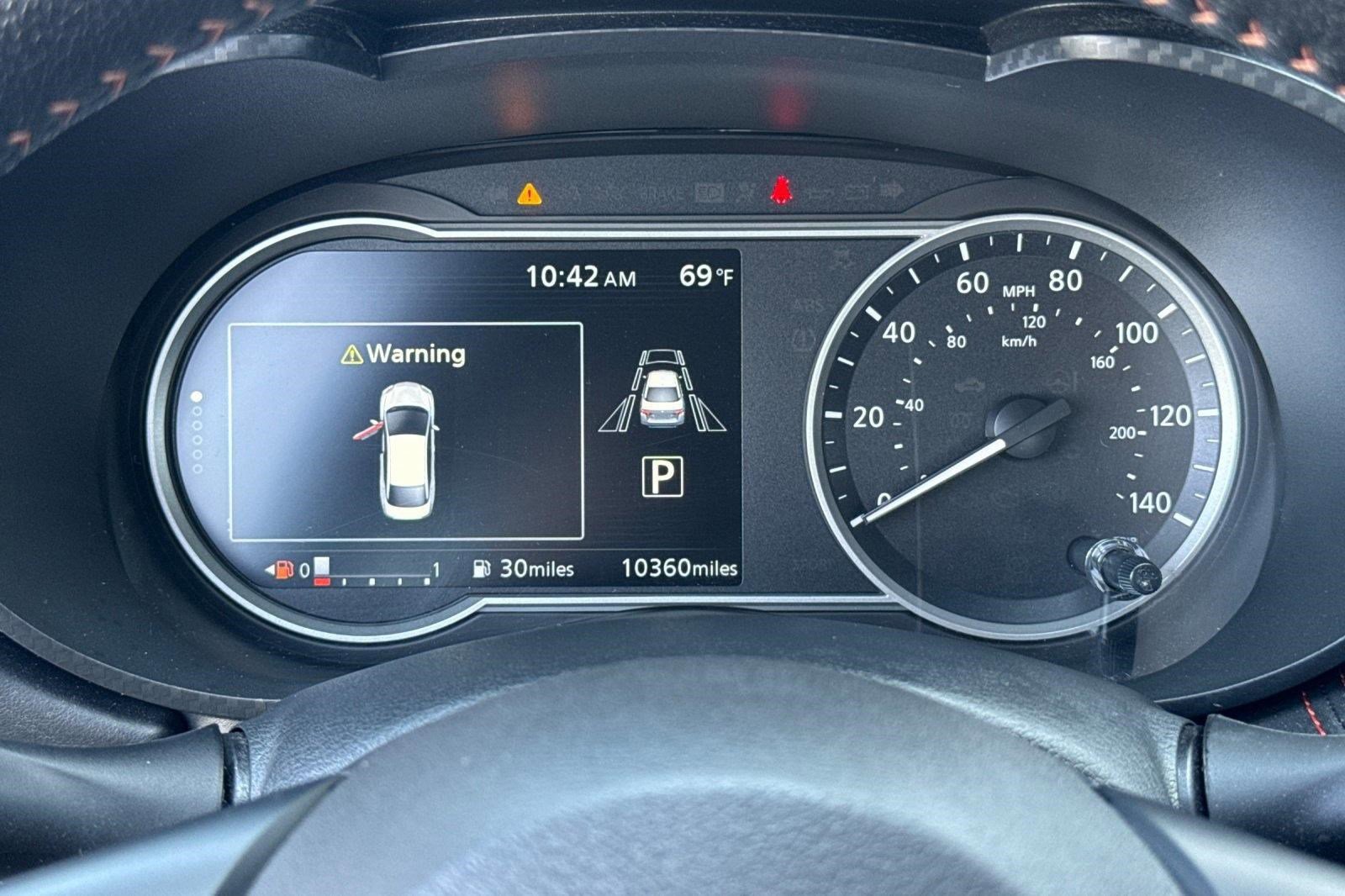 Used 2025 Nissan Versa SR w/ Trunk Package image 19