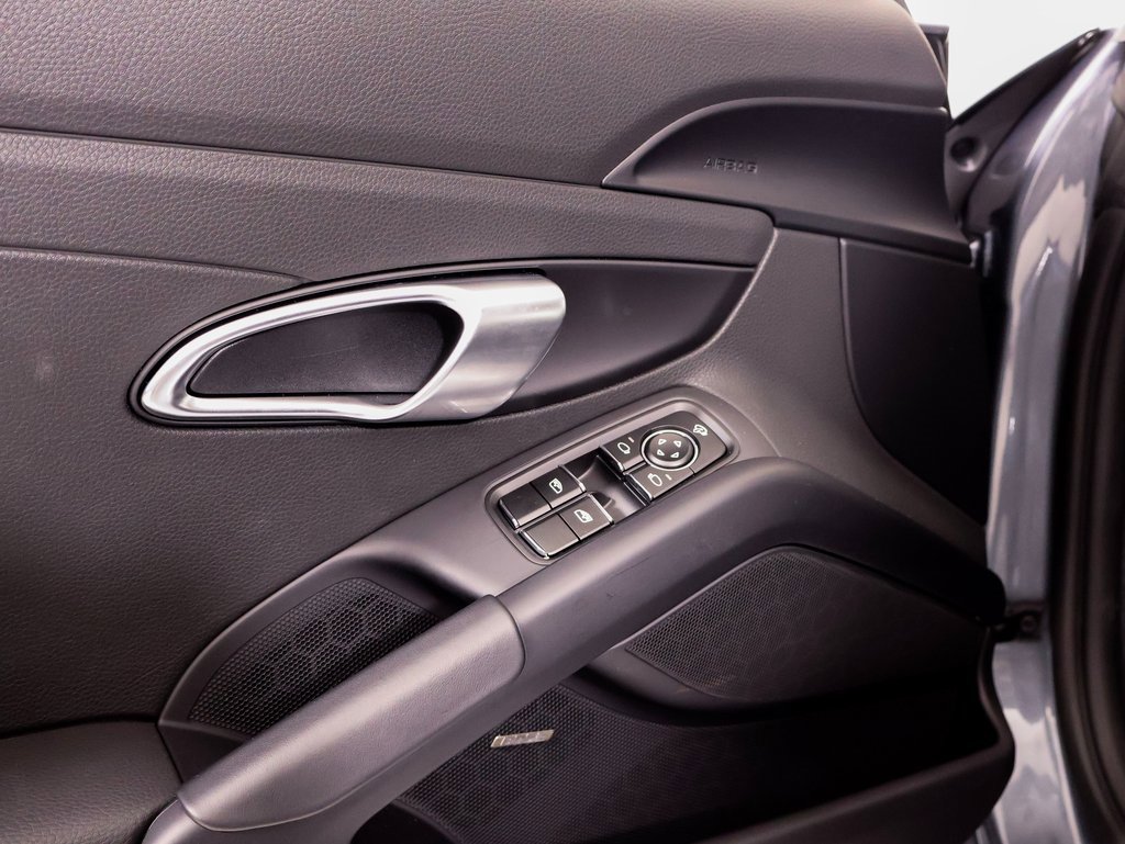 Used 2025 Porsche 718 Boxster image 18