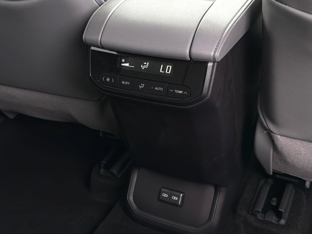 New 2026 Toyota Highlander XLE AWD/4WD image 18