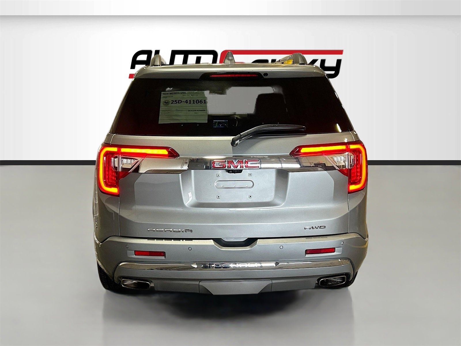 Used 2023 GMC Acadia Denali w/ Denali Technology Package image 6