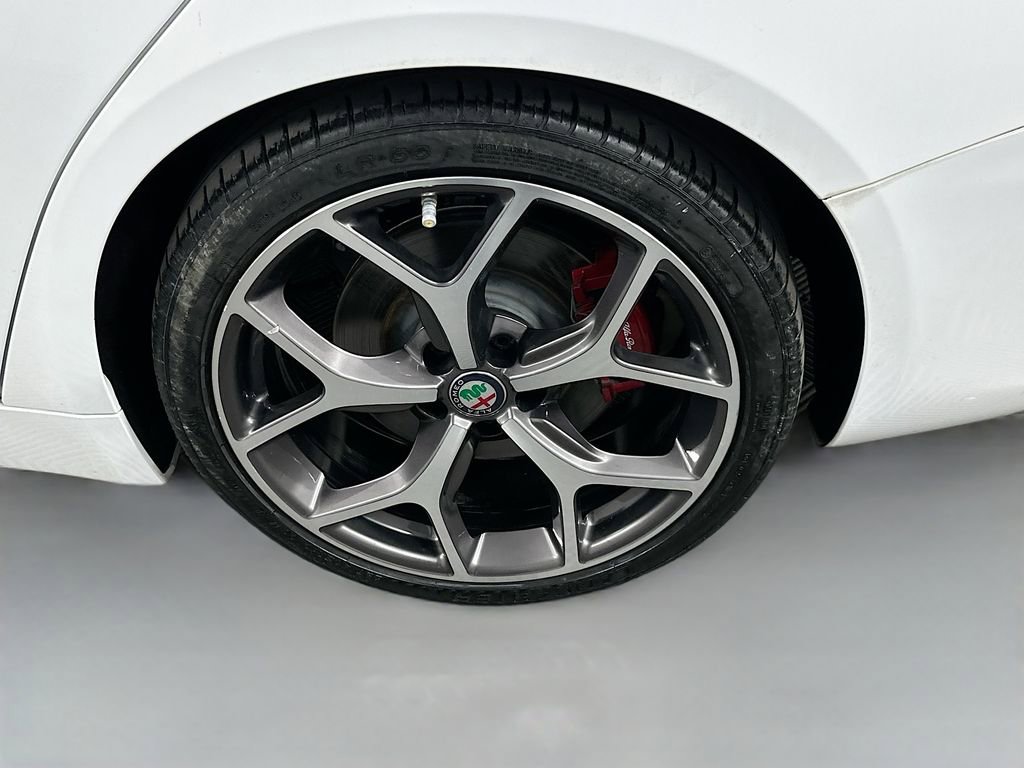 Used 2019 Alfa Romeo Giulia image 29