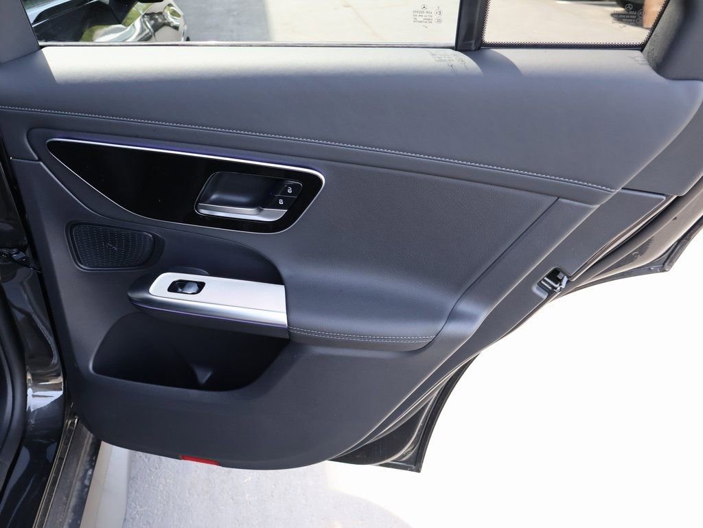 Used 2025 Mercedes-Benz GLC 300 4MATIC image 17