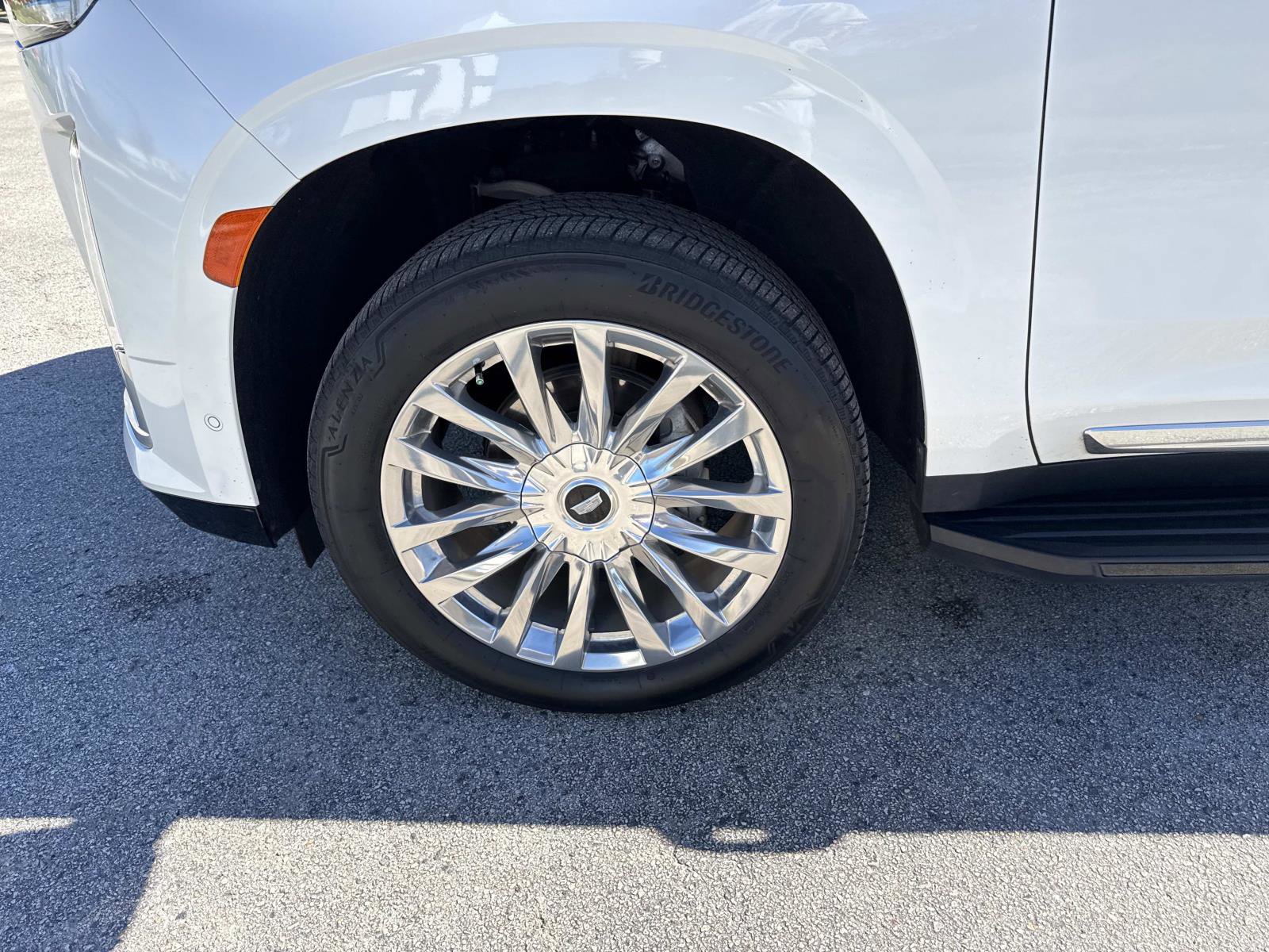 Used 2024 Cadillac Escalade Premium Luxury AWD/4WD image 8