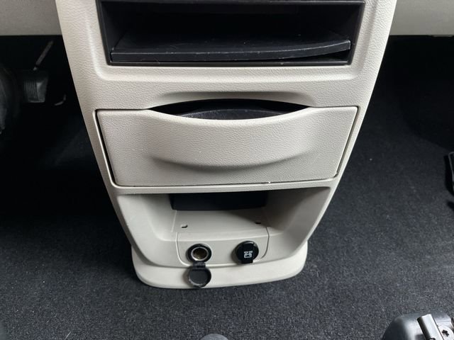 Used 2017 Dodge Grand Caravan SE FWD image 23