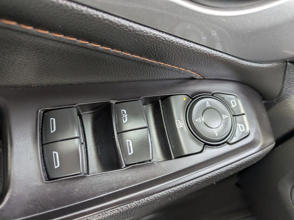 Used 2020 Chevrolet Traverse LT FWD image 28