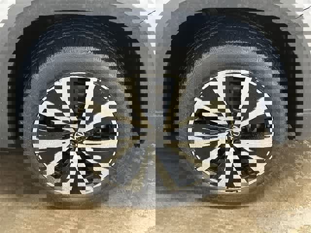 Certified 2023 Volkswagen Taos SE image 5