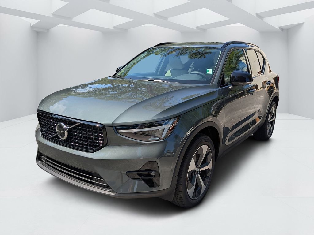 New 2026 Volvo XC40 B4 Plus w/ Climate Package FWD image 7