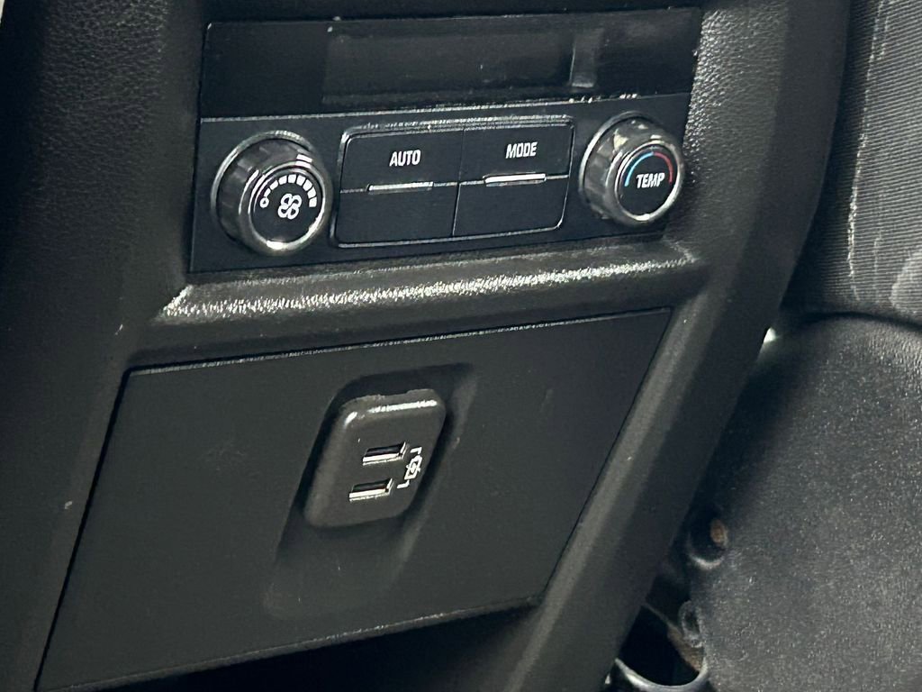 Used 2019 Chevrolet Traverse LT FWD image 32