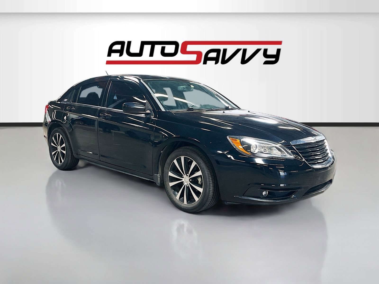Used 2013 Chrysler 200 Touring w/ S Exterior Appearance Pkg FWD image 1