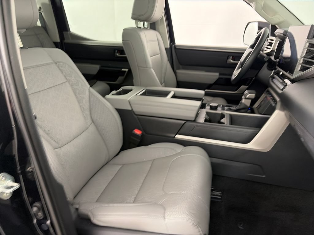 Used 2024 Toyota Tundra Limited AWD/4WD image 31