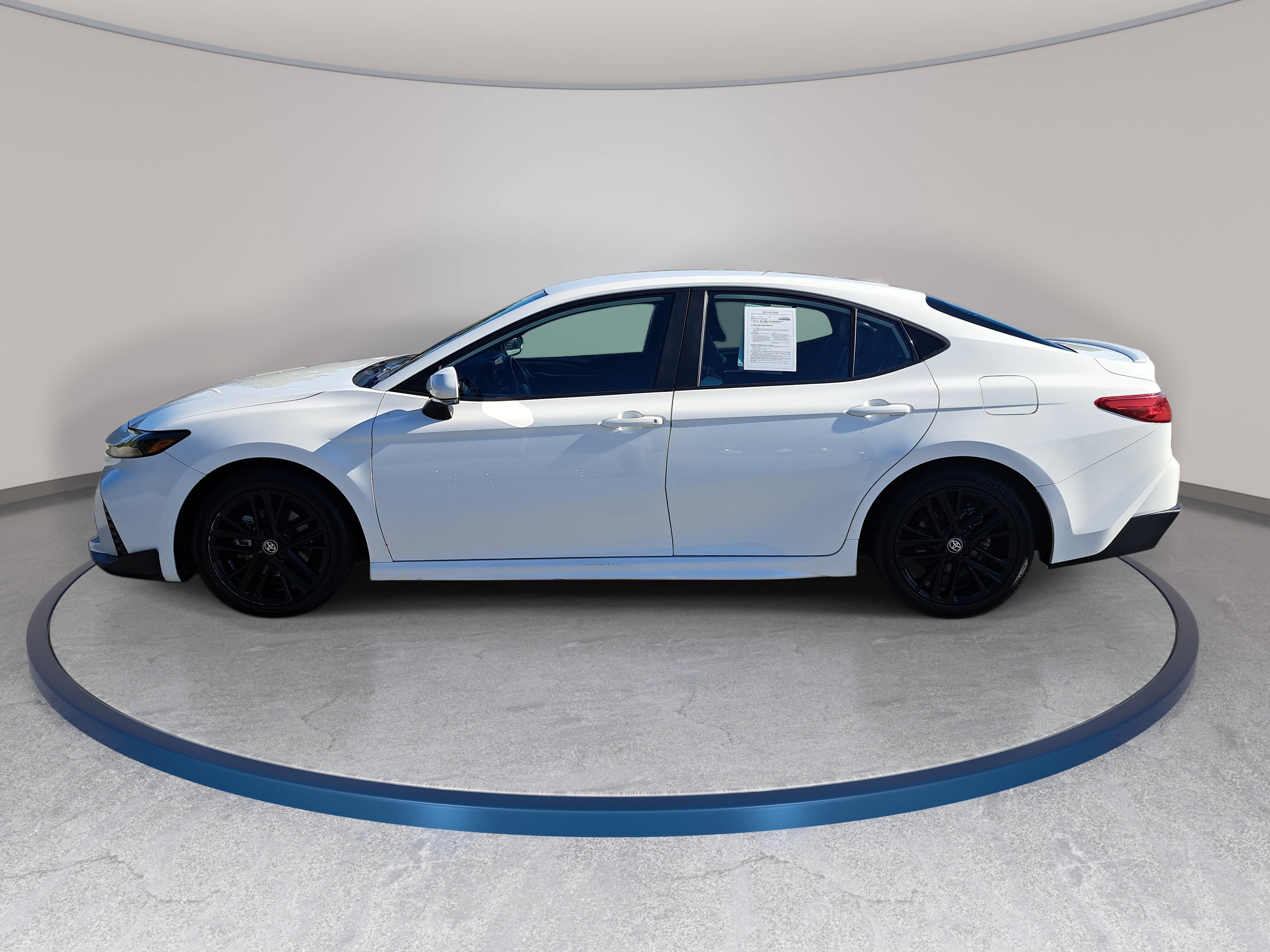 Used 2025 Toyota Camry SE FWD image 8