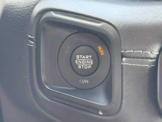 Used 2025 Jeep Wrangler Unlimited Rubicon AWD/4WD image 31