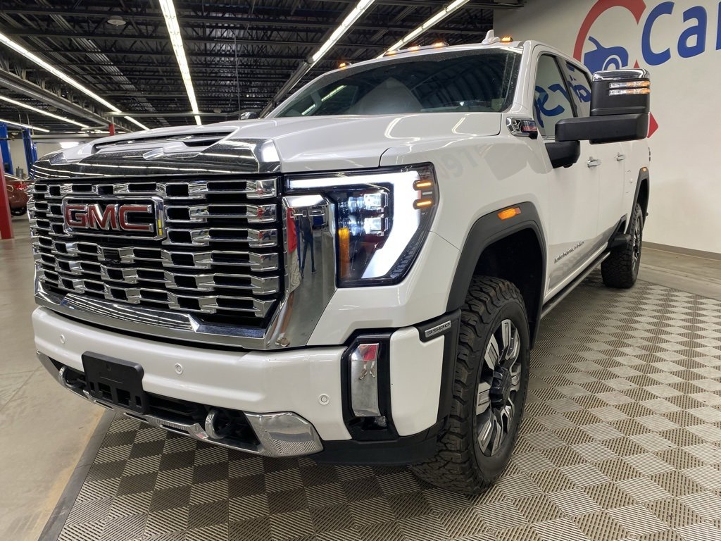 Used 2024 GMC Sierra 3500 Denali w/ Denali Reserve Package image 3