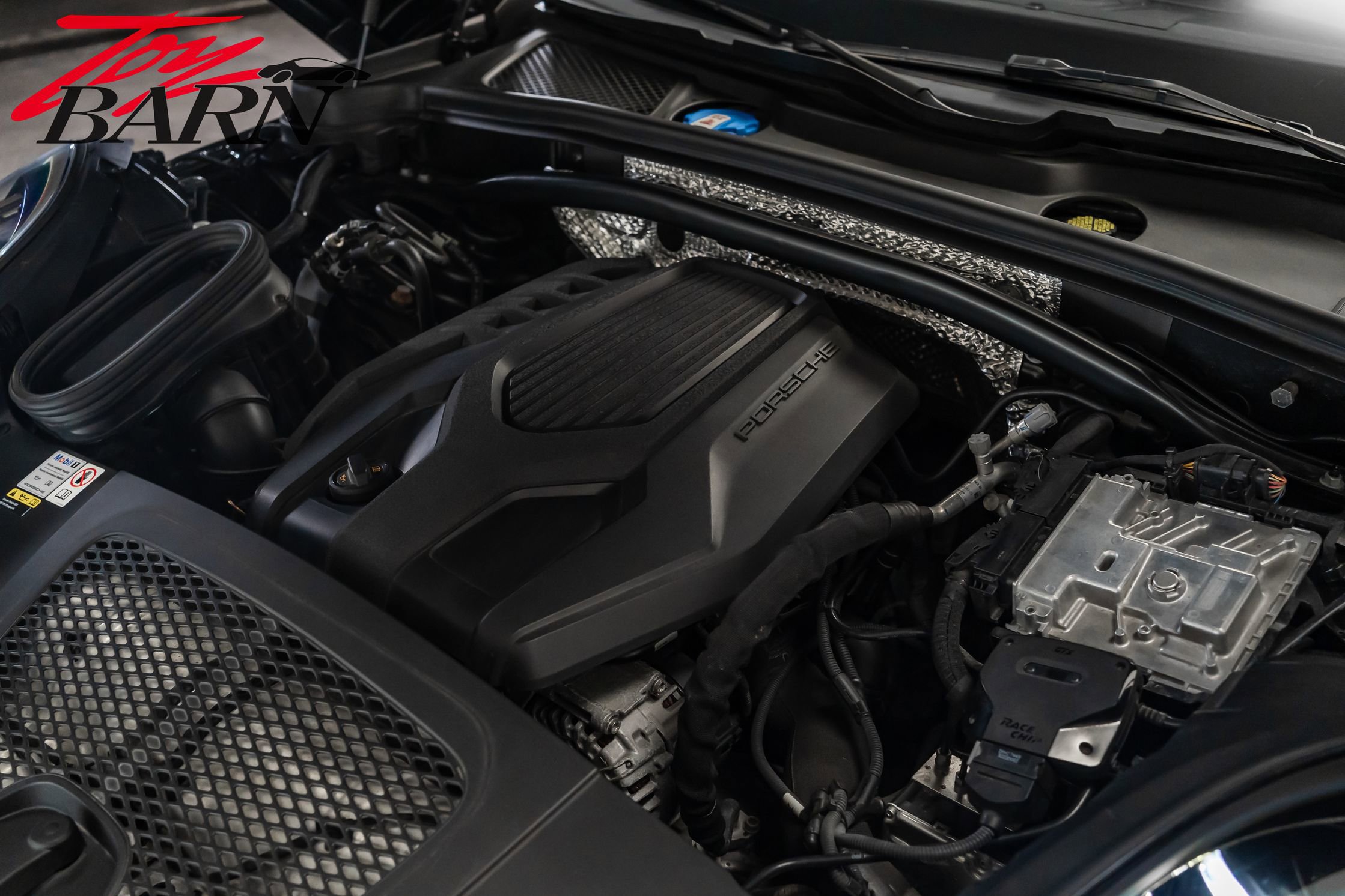 Used 2023 Porsche Macan image 46