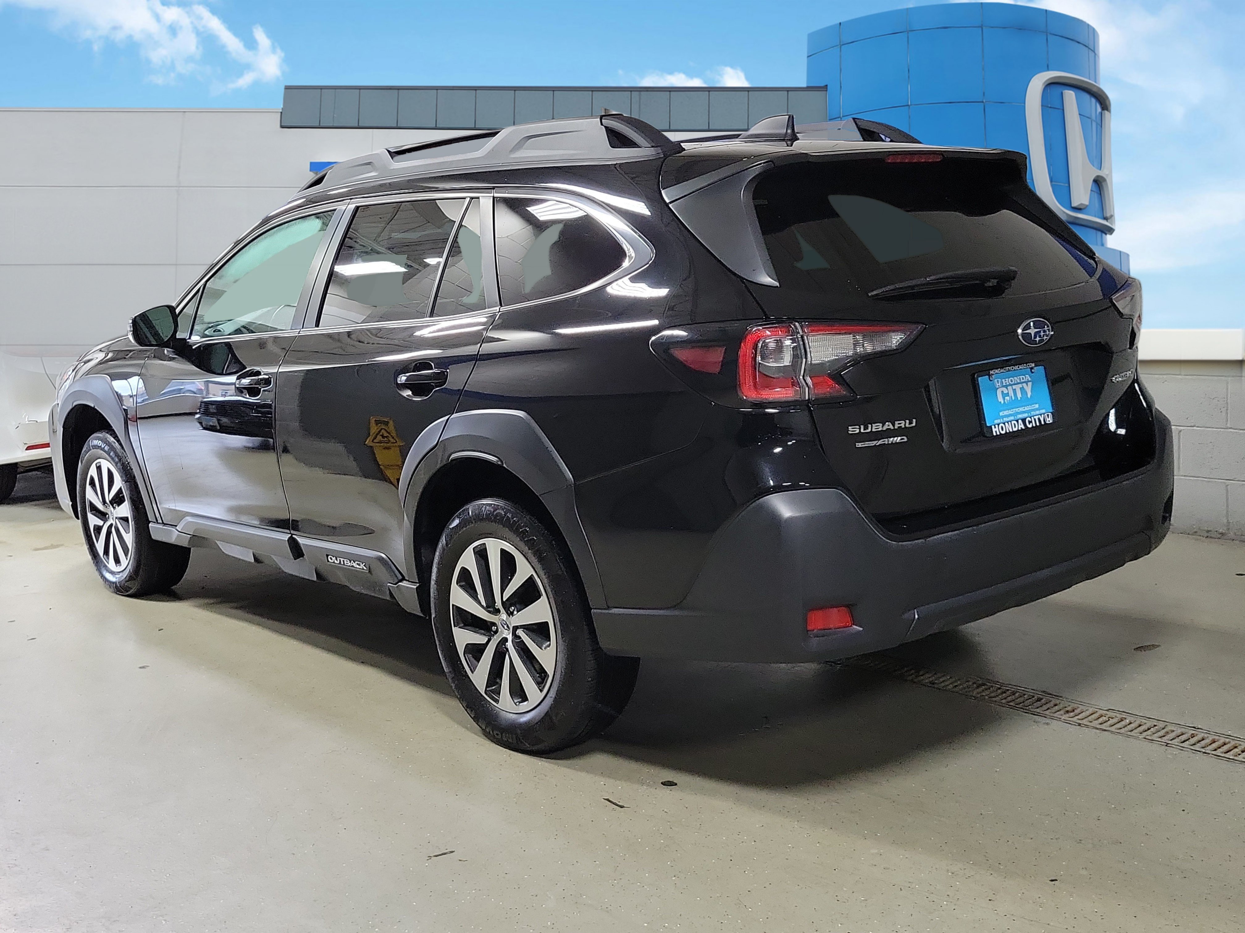 Used 2024 Subaru Outback Premium AWD/4WD image 7