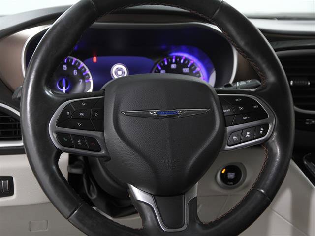 Used 2019 Chrysler Pacifica Touring-L w/ Advanced Safetytec Group image 7