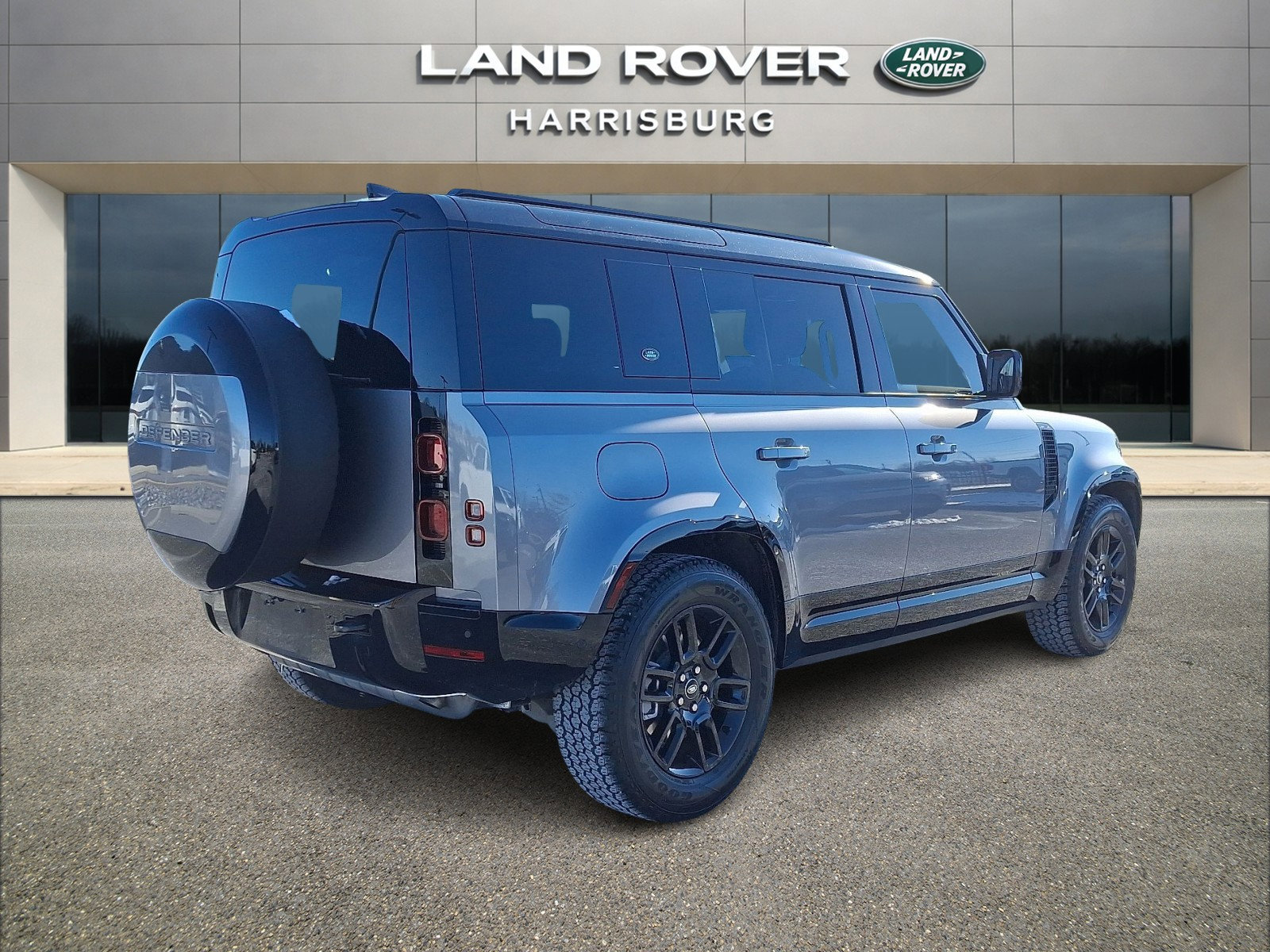 Used 2024 Land Rover Defender 110 X-Dynamic SE image 4