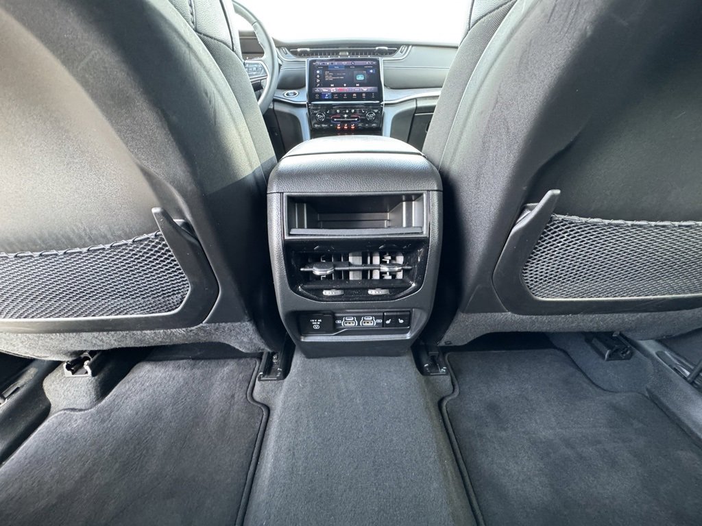 Used 2024 Jeep Grand Cherokee Limited w/ Luxury Tech Group II image 15