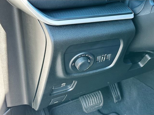 Used 2024 Jeep Grand Cherokee L Altitude image 10