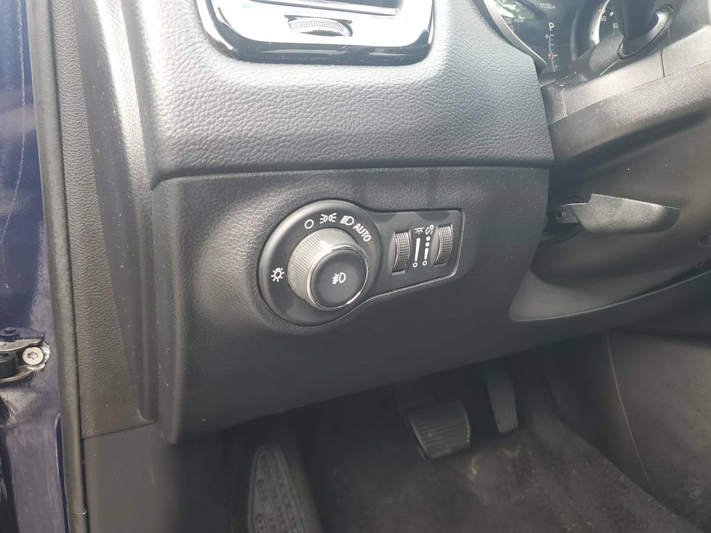 Used 2019 Jeep Compass Limited AWD/4WD image 11