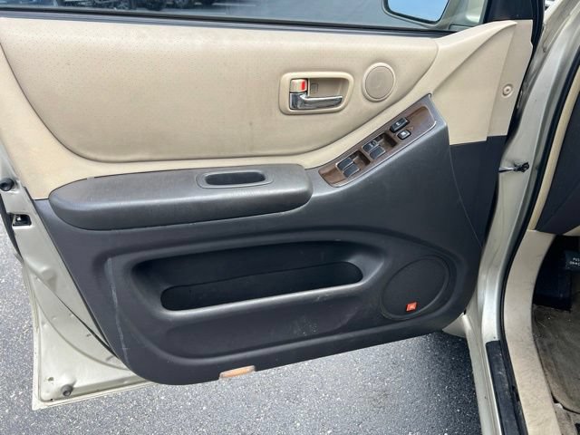 Used 2002 Toyota Highlander Limited w/ Leather Trim Pkg FWD image 21