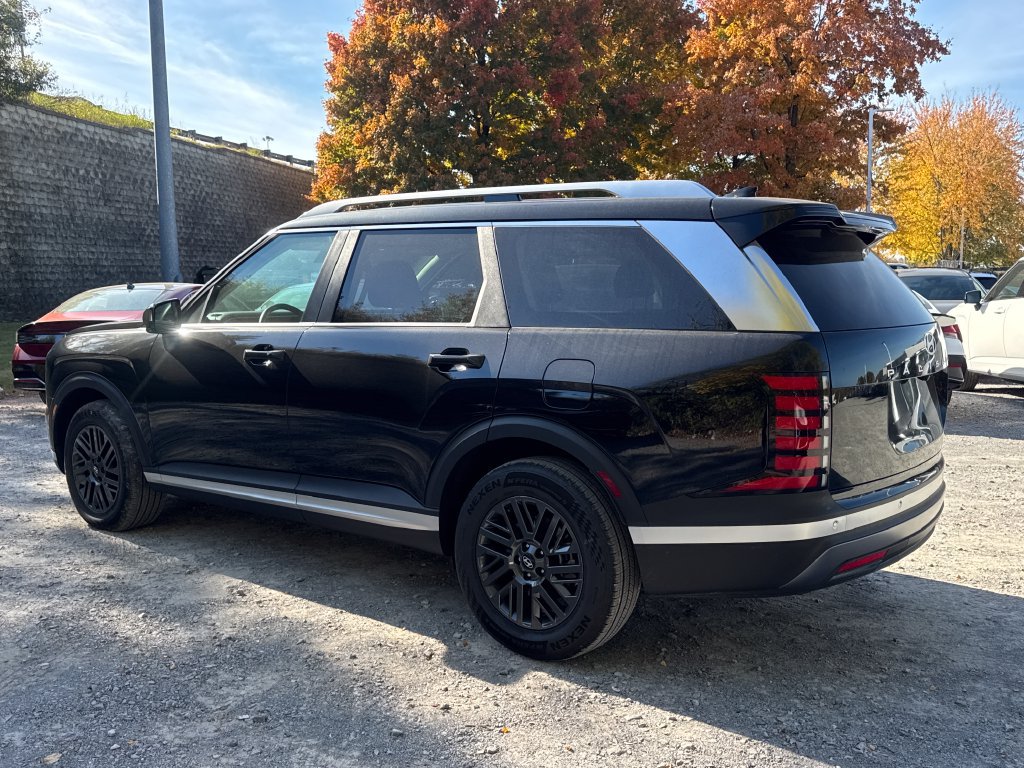 Used 2026 Hyundai Palisade SEL FWD image 3