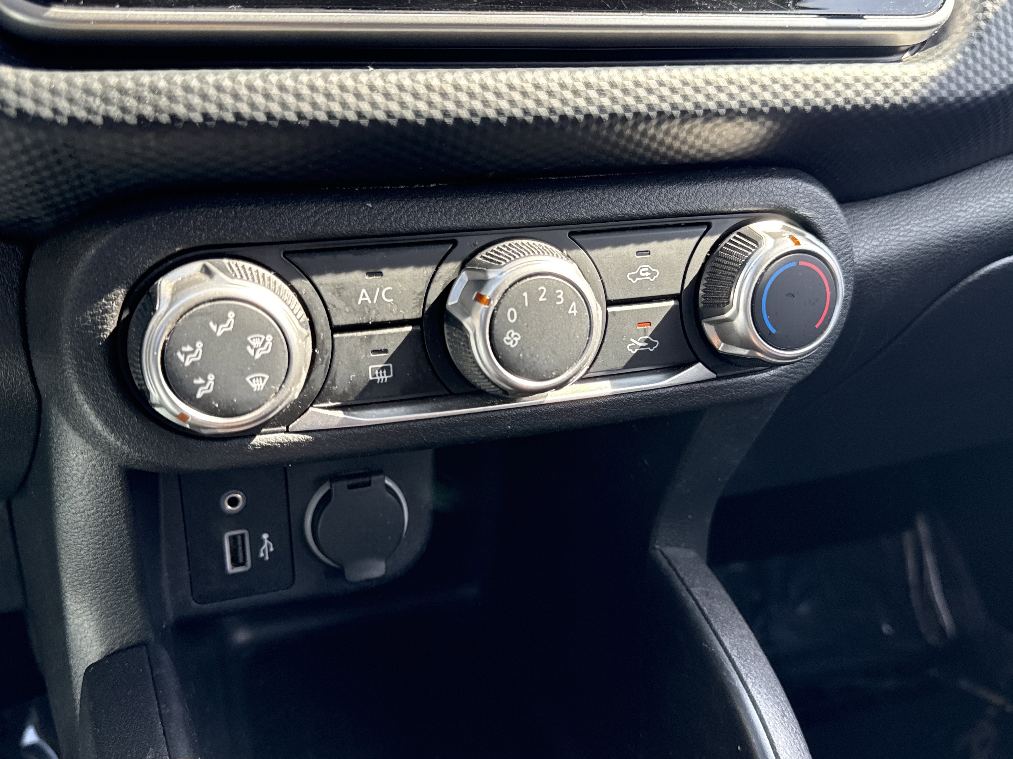 Used 2021 Nissan Kicks S image 17