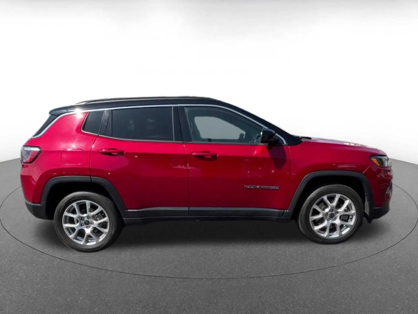 Used 2025 Jeep Compass Limited AWD/4WD image 13