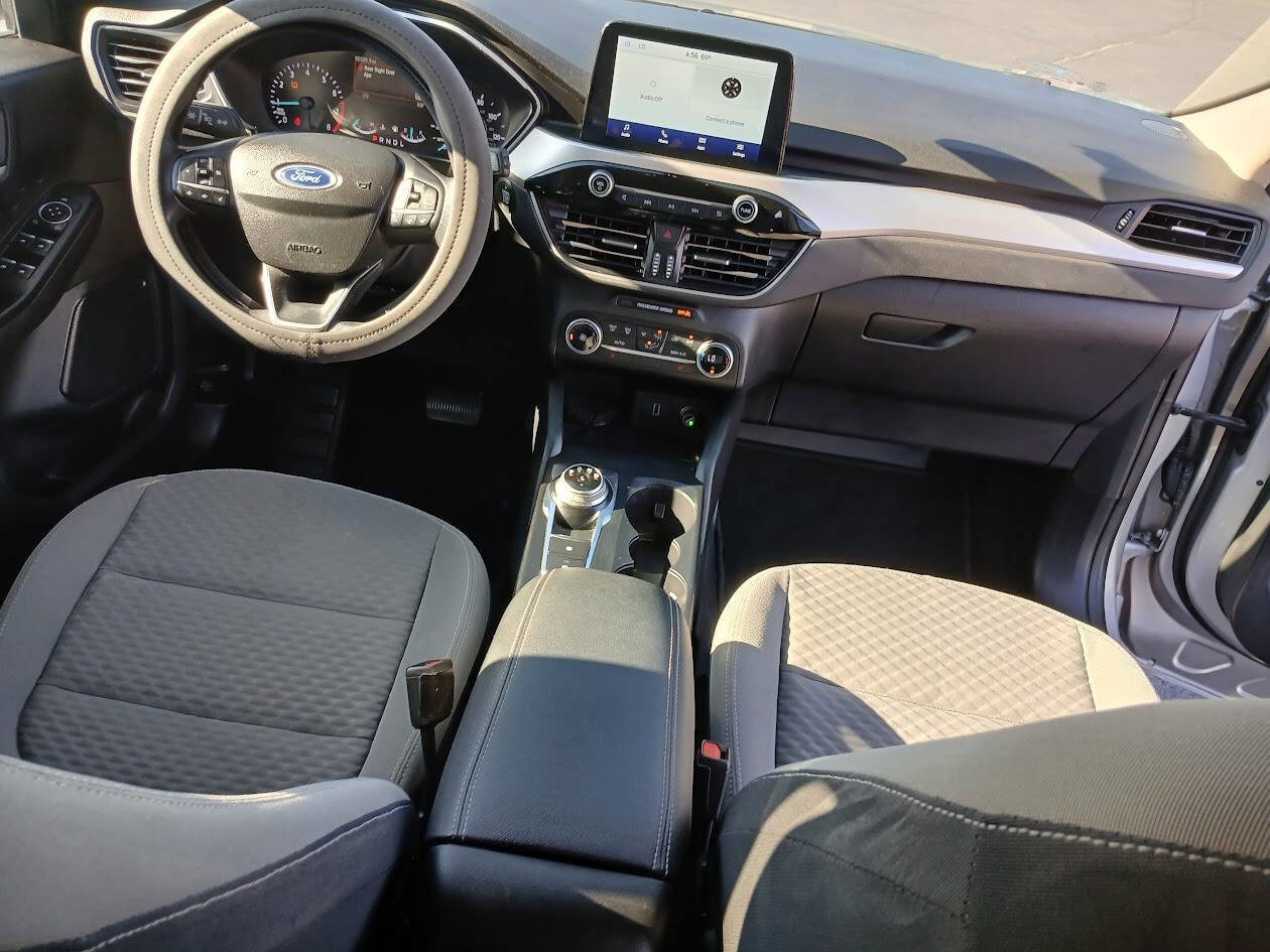 Used 2020 Ford Escape SE image 8