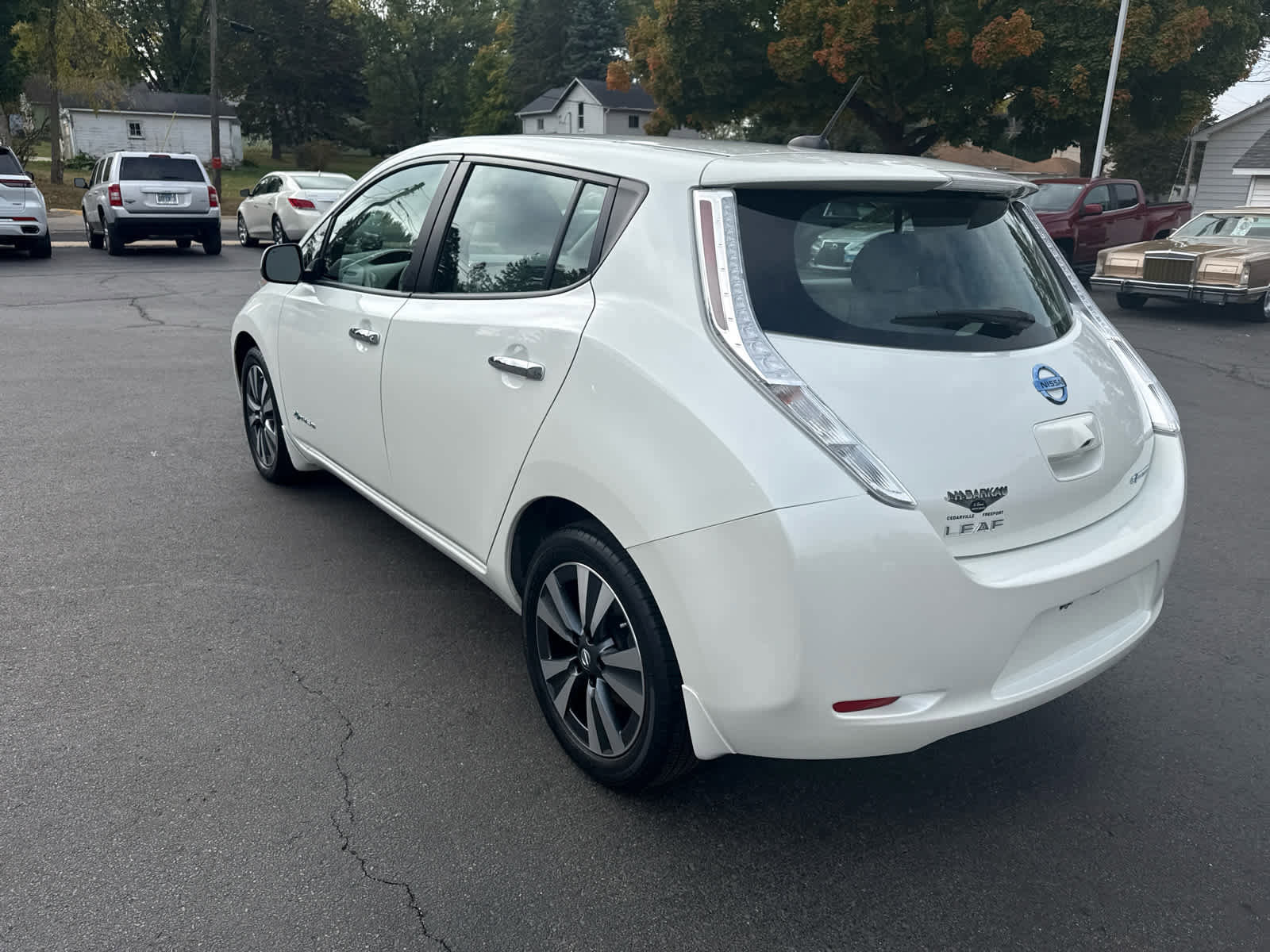 Used 2017 Nissan Leaf SV w/ Premium Package image 6