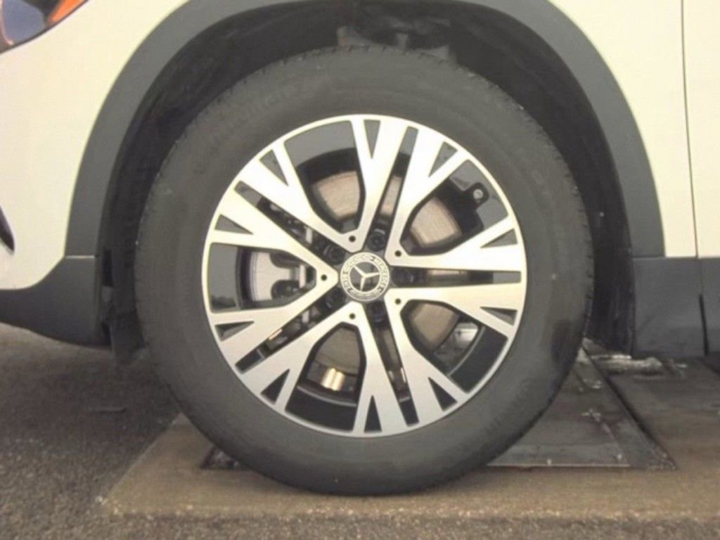 Used 2025 Mercedes-Benz GLA 250 4MATIC image 19