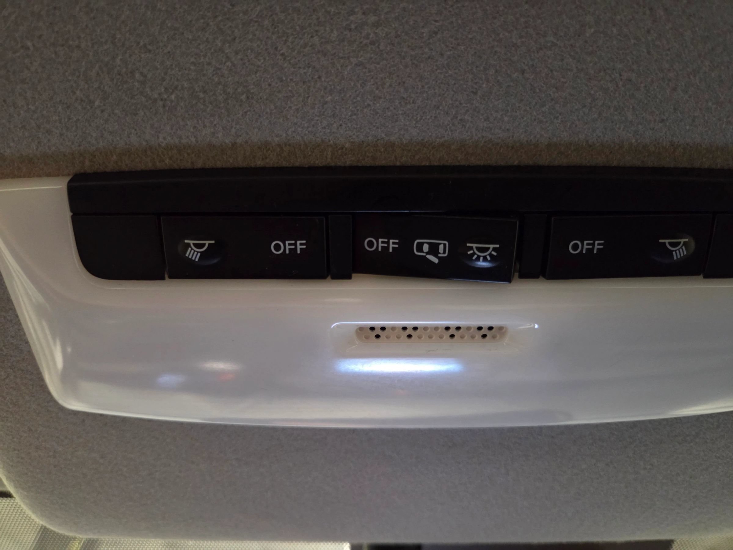 Used 2020 Nissan Versa S FWD image 28