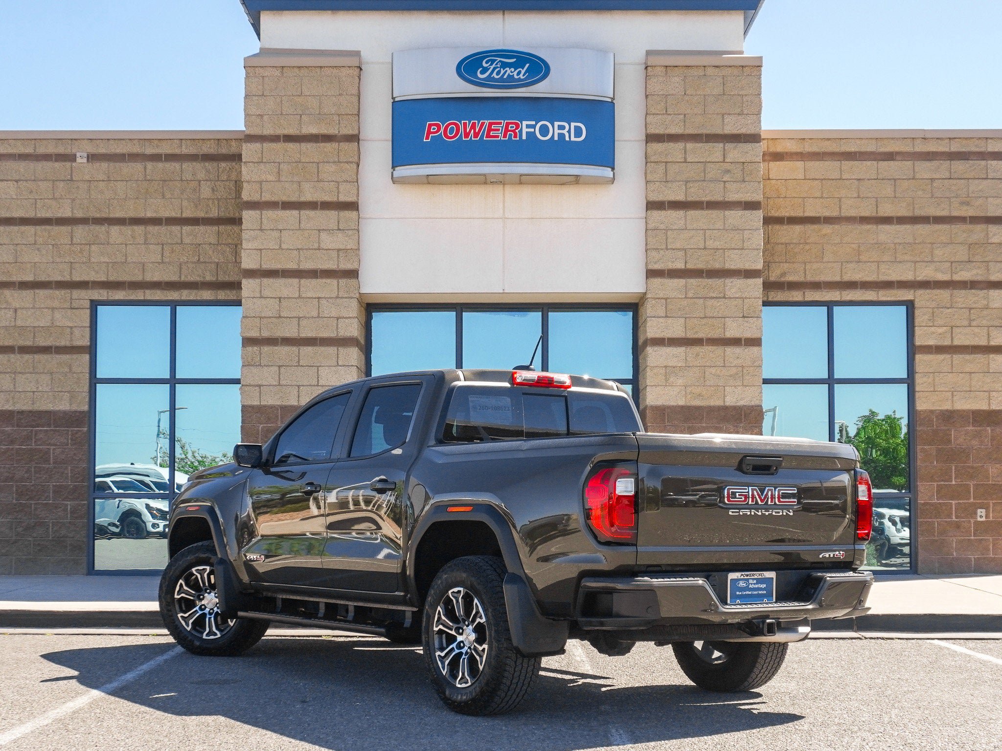 Used 2024 GMC Canyon AT4 w/ LPO, Skid Plate Package AWD/4WD image 8