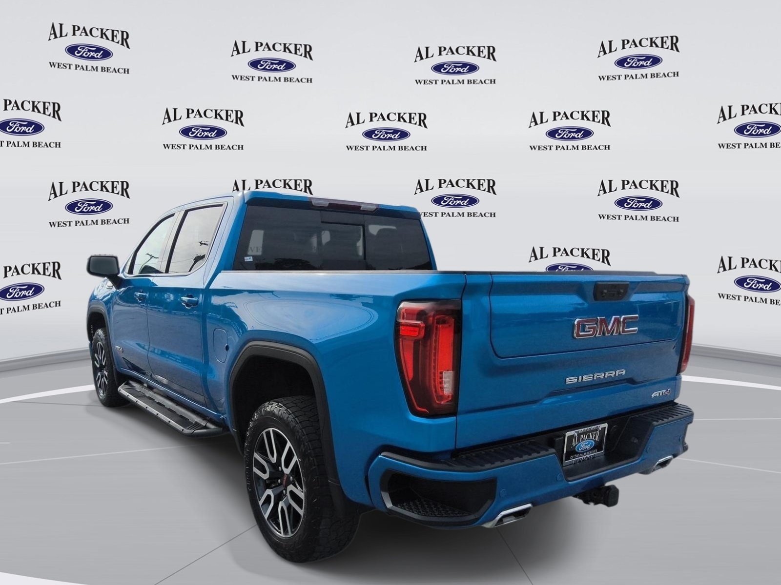 Used 2023 GMC Sierra 1500 AT4 w/ AT4 Premium Package AWD/4WD image 4