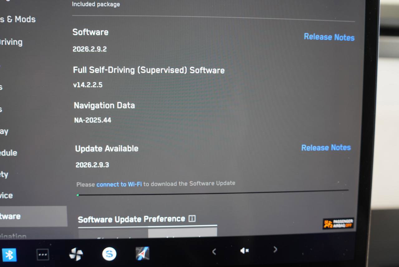 Used 2024 Tesla Cybertruck AWD Crew Cab image 20
