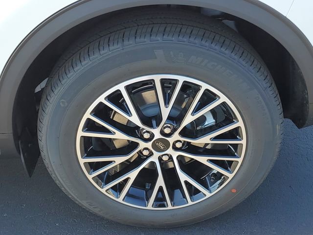 New 2026 Ford Escape SE w/ Class II Trailer Tow Package image 5