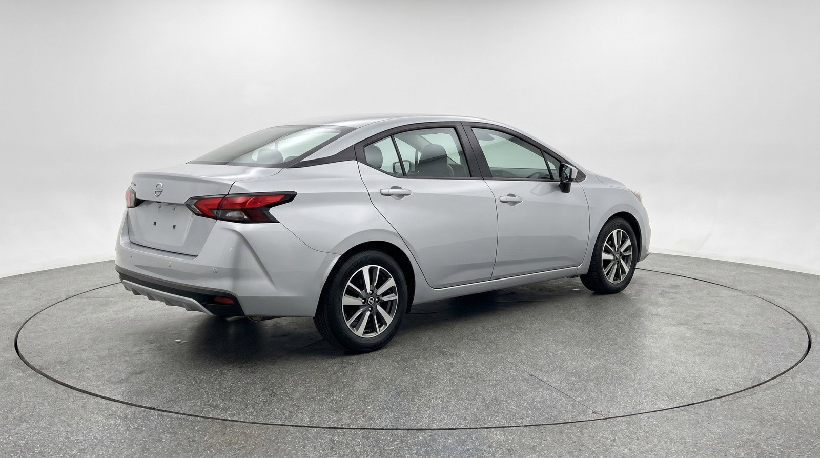 Used 2025 Nissan Versa SV image 9