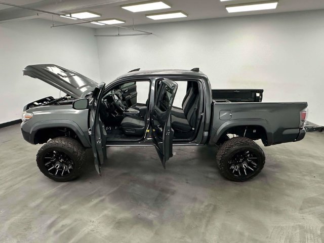 Used 2020 Toyota Tacoma TRD Sport AWD/4WD image 19