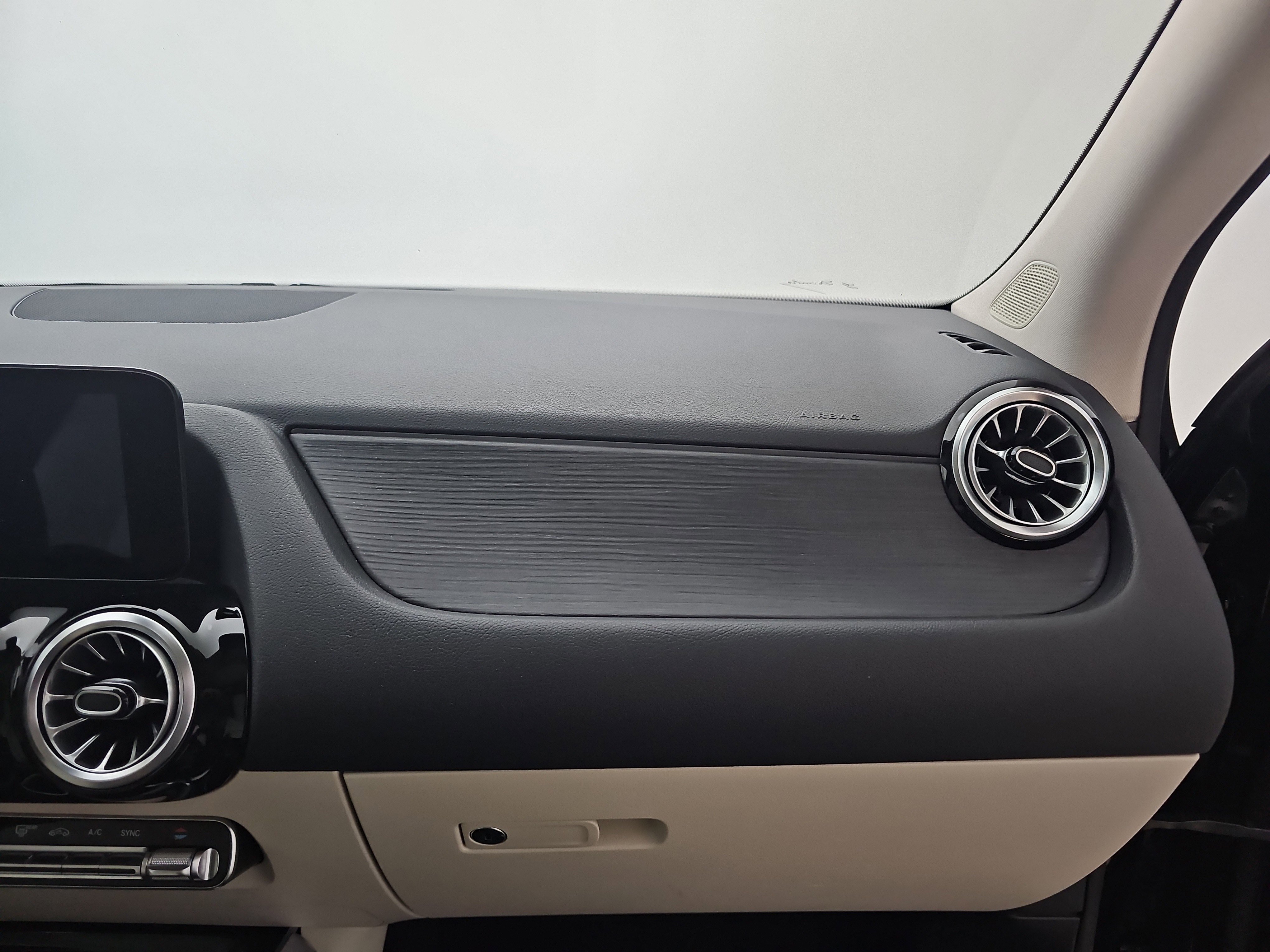 Certified 2022 Mercedes-Benz GLA 250 4MATIC image 18