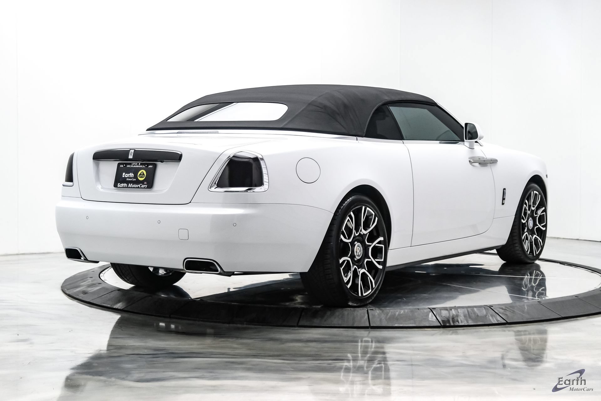 Used 2017 Rolls-Royce Dawn RWD image 21