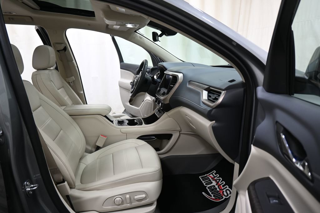 Used 2023 GMC Acadia Denali w/ Denali Technology Package image 12
