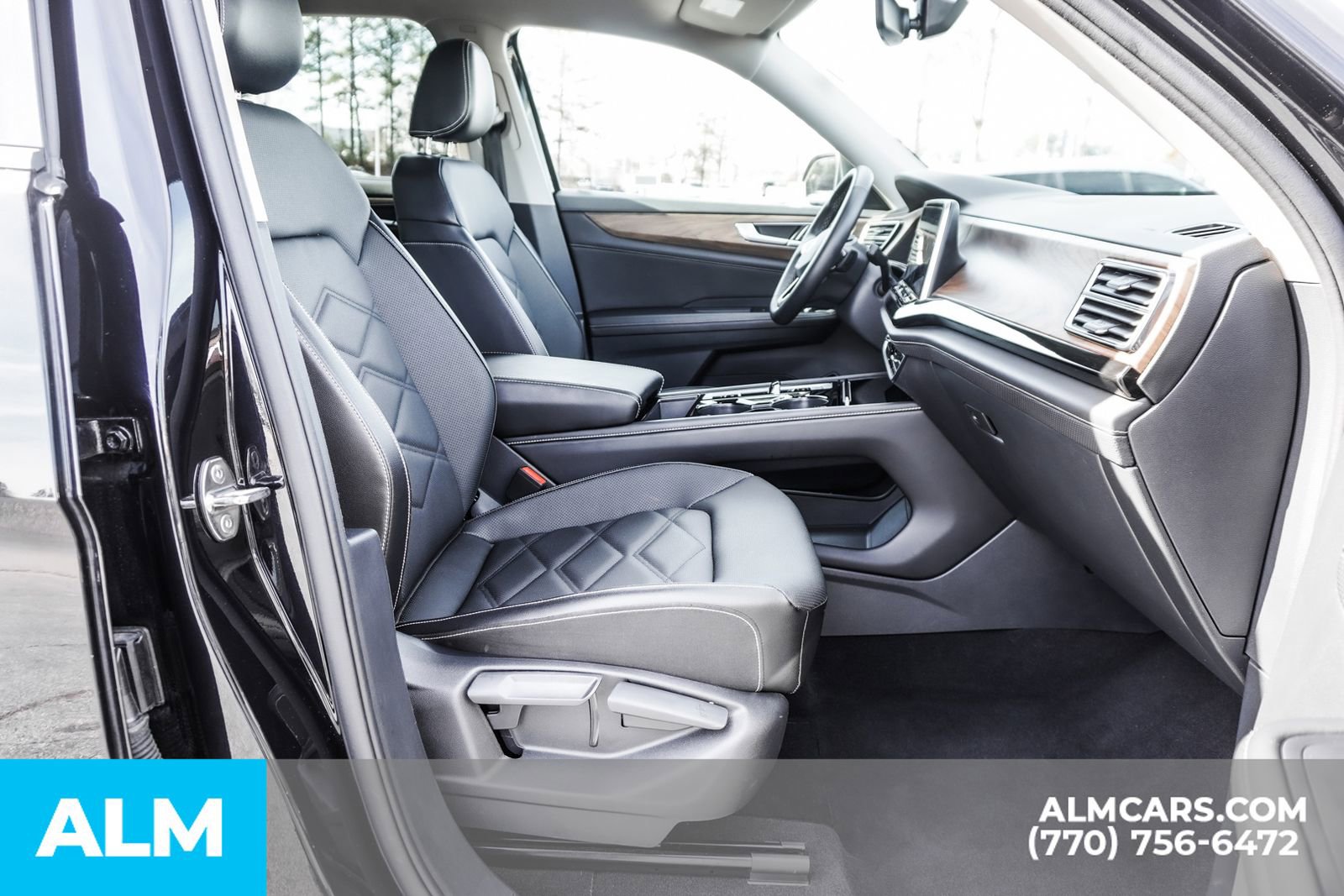 Used 2025 Volkswagen Atlas SE image 23