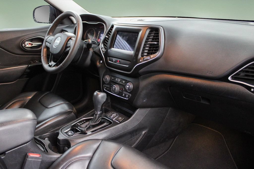 Used 2020 Jeep Cherokee Latitude Plus FWD image 22