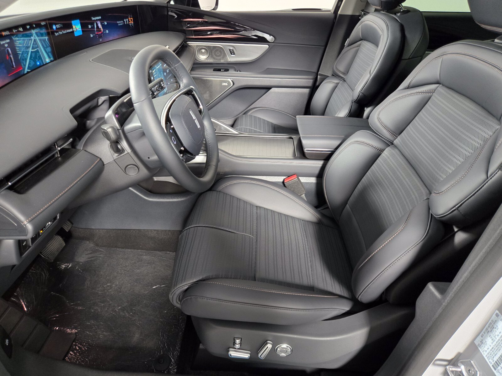 New 2026 Lincoln Nautilus Reserve AWD/4WD image 13