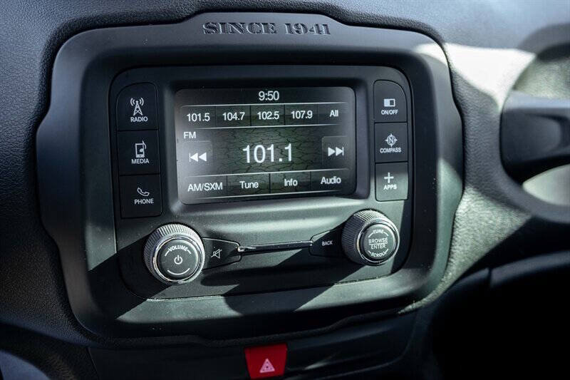 Used 2017 Jeep Renegade Latitude w/ Popular Equipment Group AWD/4WD image 13