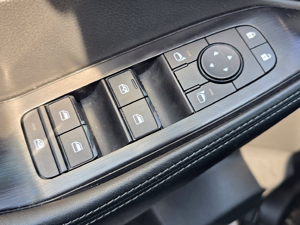 Used 2025 Nissan Rogue SV FWD image 21
