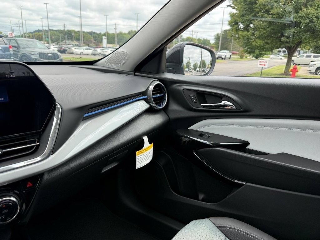 New 2026 Chevrolet Trax LT w/ Midnight Edition FWD image 16