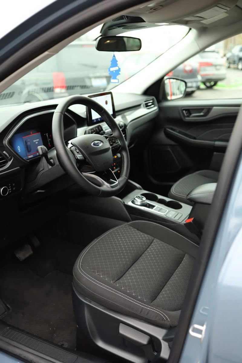 Used 2025 Ford Escape Active w/ Cold Weather Package AWD/4WD image 14